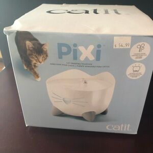Pixi Catit Cat Drinking Fountain in White and Light Blue